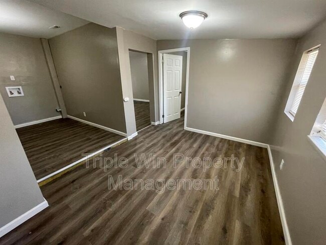 Building Photo - 10261 Imperial Dr