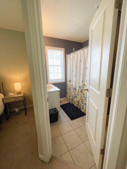 Building Photo - 1698 W Sunstone Dr