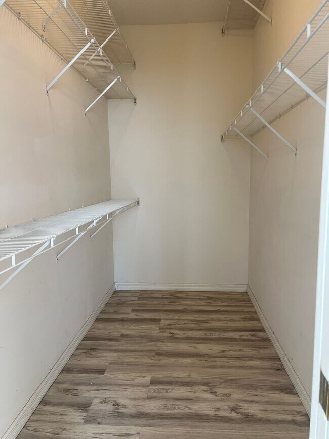 Building Photo - Welcome to your new home in beautiful Venice, Fl!  2 Bedroom 2 Bath w/ Den