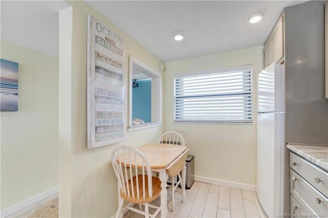 Building Photo - 10310 S Ocean Dr