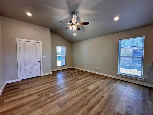 Building Photo - 5817 Settler Ave