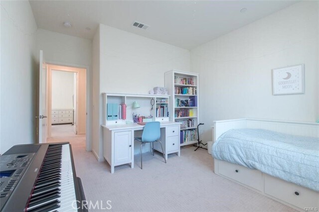 Building Photo - 140 Paramount