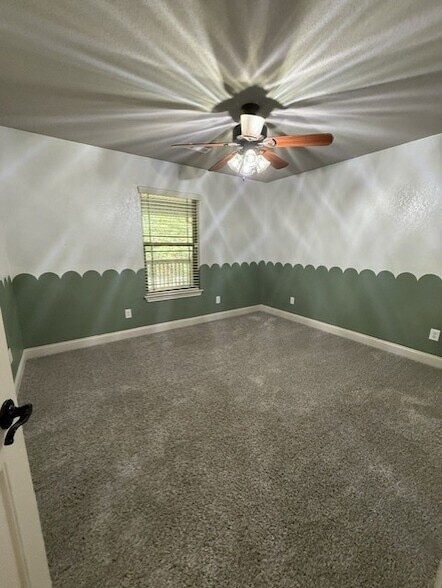 Building Photo - 5 Knighton Dr
