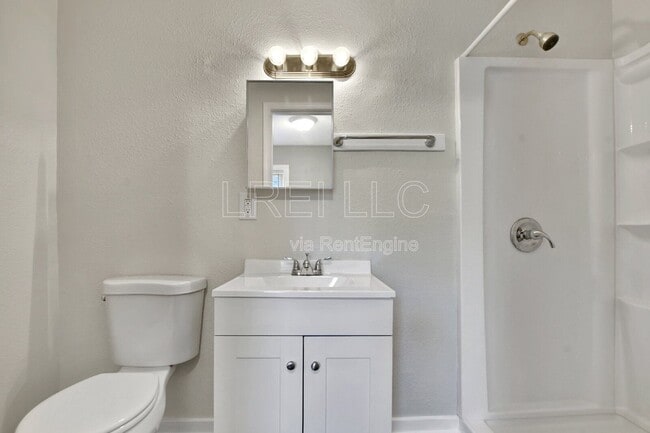 Building Photo - 1517 Shingo Ave