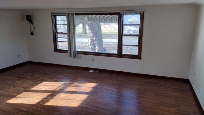 Building Photo - SINGLE FAMILY HOME IN ROSSVILLE