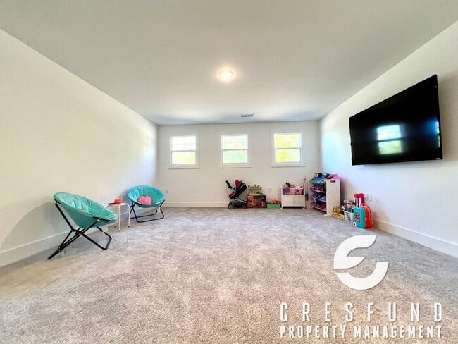 Building Photo - Close to FORT BRAGG - PRICE JUST REDUCED t...