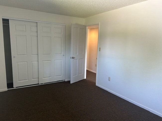Building Photo - 2262 square foot 4/2.5/2 home