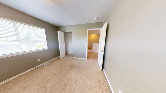 Building Photo - RENT SPECIAL! $500 OFF OF FIRST MONTH! 3 Bedroom, 2.5 Bath in the Cordata/Meridian Area!