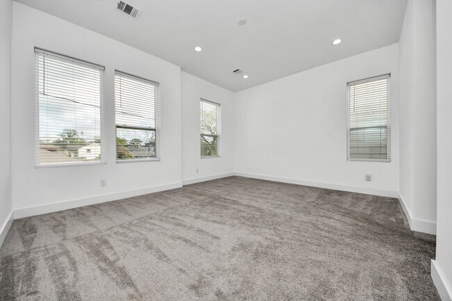 Building Photo - 5402 Margarita St