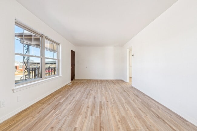 Building Photo - 1412 NE 38th St