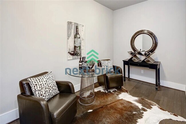 Building Photo - Luxurious 5-Bed, 5-Bath Oasis in Bellevue's Prime Location!