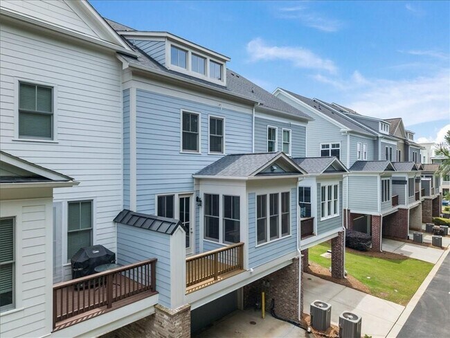 Building Photo - 1233 Parkstead Ln