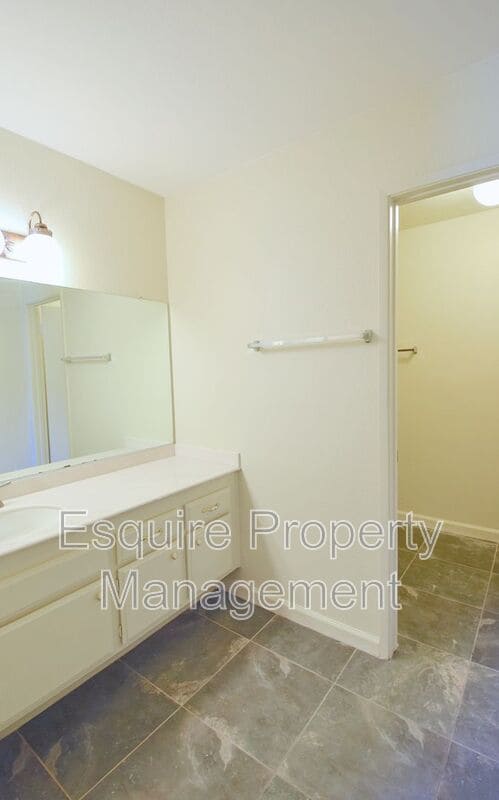 Building Photo - 1300 Gina Dr