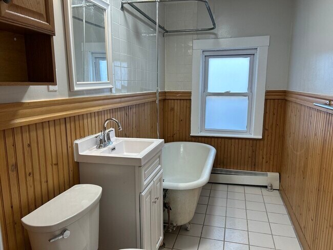 Building Photo - 21 Carney St