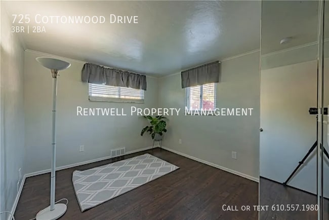 Building Photo - 725 Cottonwood Dr