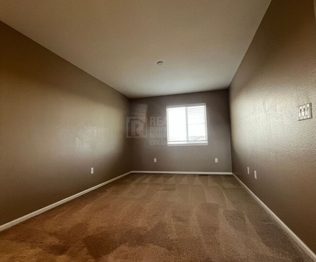 Building Photo - 325 Stone Creek Dr