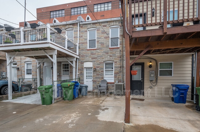 Building Photo - 127 S Robinson St