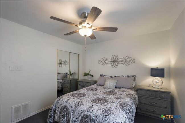 Building Photo - 1135 Parkview Dr