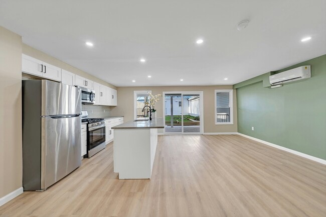 Building Photo - 171 Van Horne St