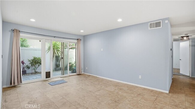 Building Photo - 1101 W MacArthur Blvd