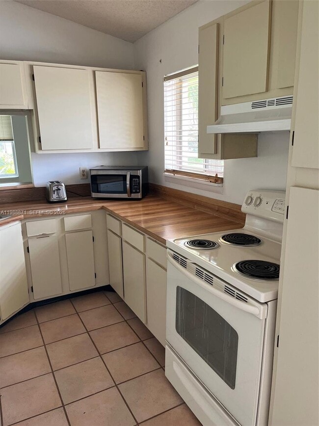 Building Photo - 6500 Chasewood Dr