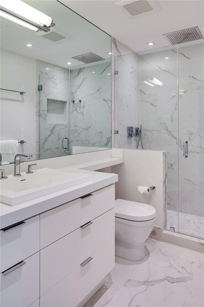 Building Photo - 19222 Fisher Island Dr