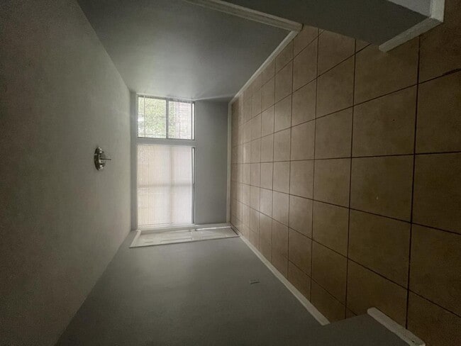 Building Photo - 5920 E Aloha St