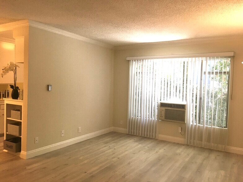 Building Photo - 122 N Wetherly Dr