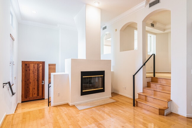 Building Photo - Private Updated 3-Bedroom 3-Bathroom Tri-L...