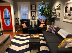 Building Photo - 1122 Owen Place NE