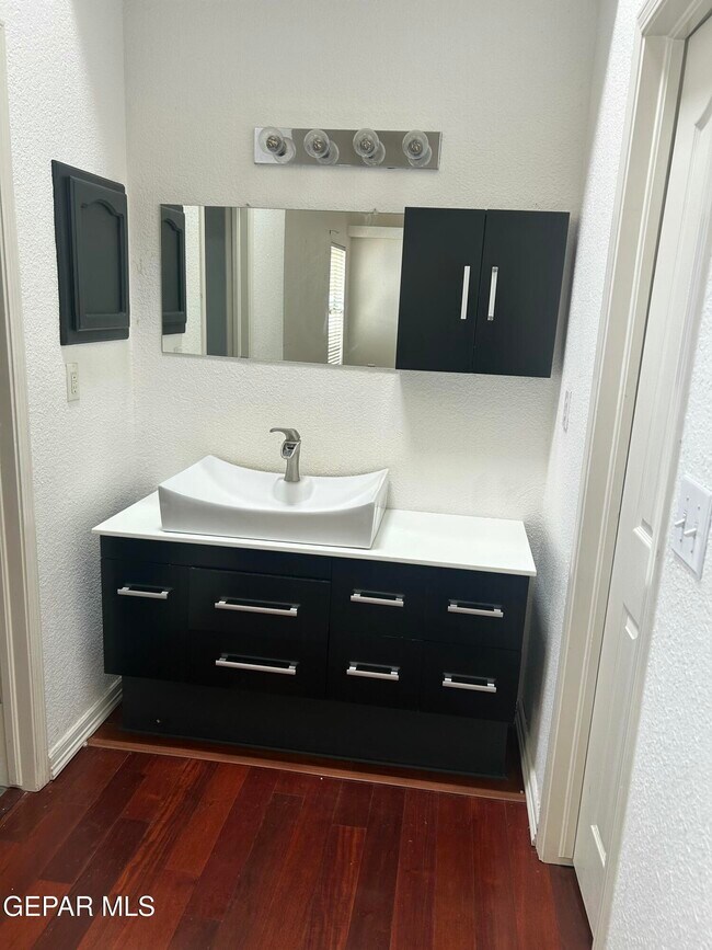 Building Photo - 7464 Plaza Taurina Dr