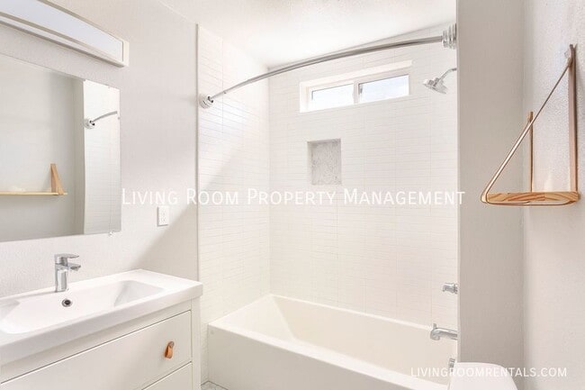 Building Photo - 8034 SE 42nd Ave