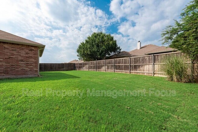 Building Photo - 1004 Trickham Dr