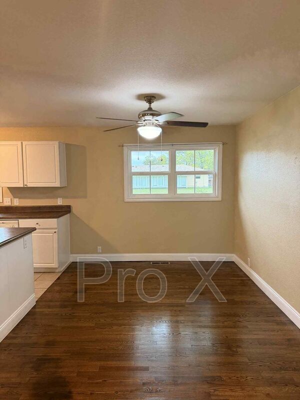 Building Photo - 740 E 33rd St