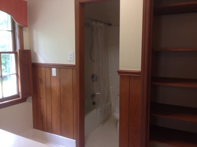 Building Photo - 4 BR home in NW school district--Lawn Serv...