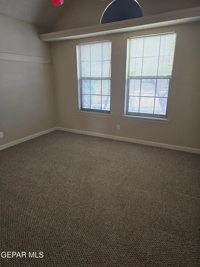 Building Photo - 1025 Desierto Luna St