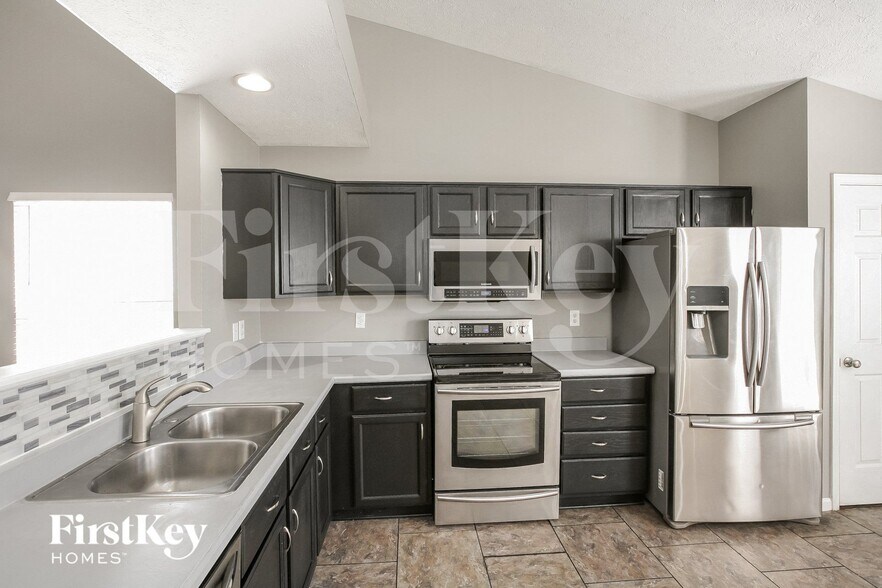 Building Photo - 5720 Ashby Dr