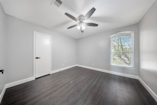 Building Photo - 8311 Sierra Hill Ct