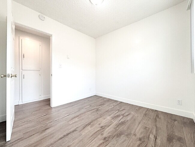 Building Photo - 820 Oakwood St
