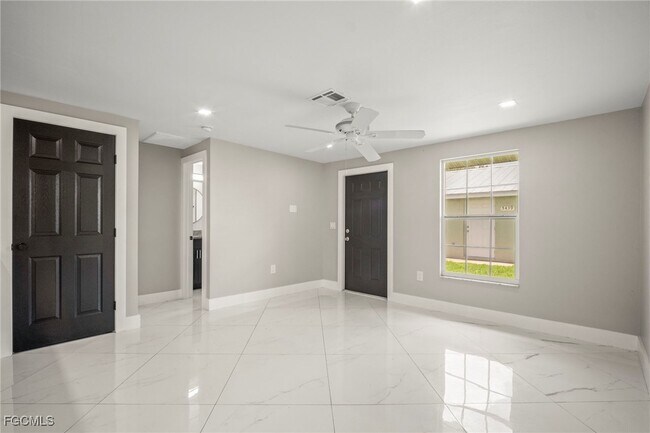 Building Photo - 5443 Sago Ave