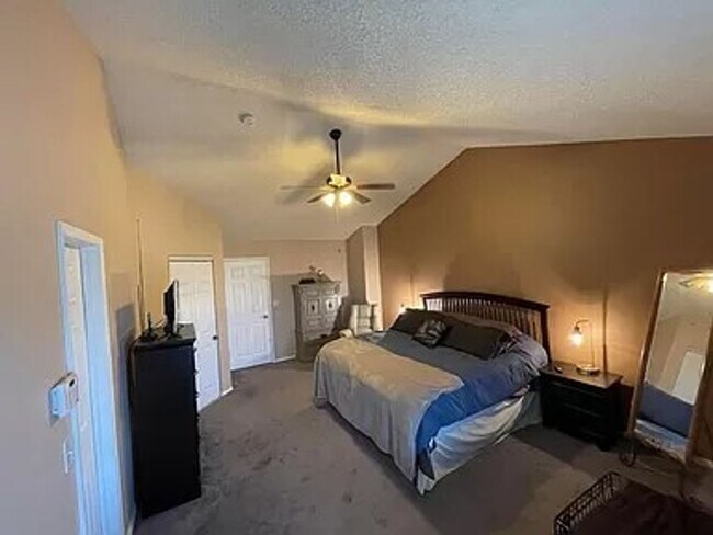 Building Photo - 710 Riverview Ln