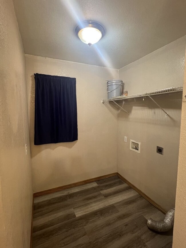 Building Photo - Spacious 1 Bedroom 1 Bath home in the hear...