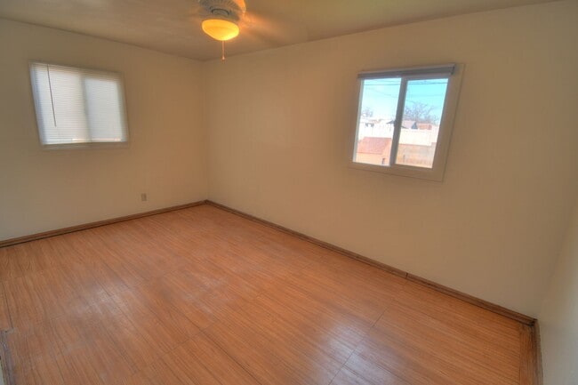 Building Photo - NE Heights 3 Bedroom Home Available----- NOW