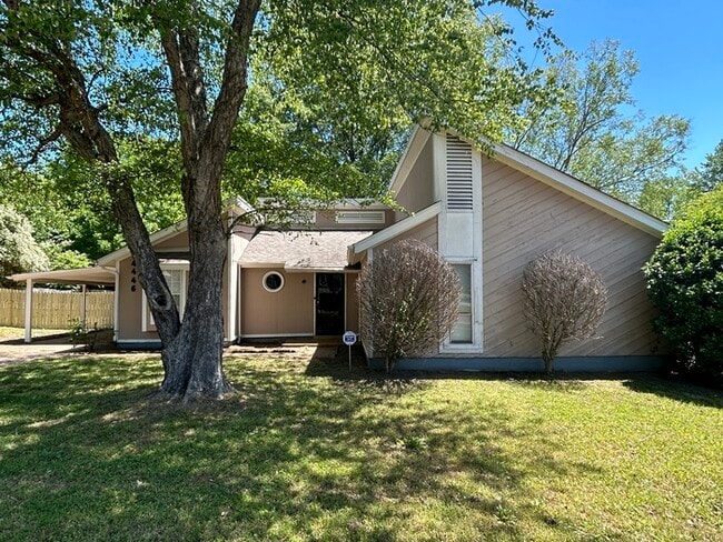Building Photo - 4446 Ross - Available Now!