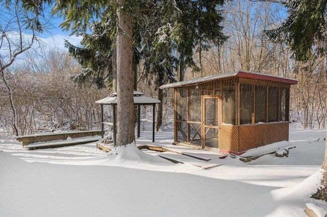 Building Photo - 5990 Plymouth Rd