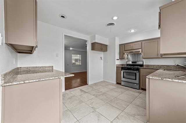 Building Photo - 8604 Graywood Dr