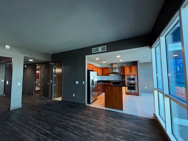 Building Photo - 4525 Dean Martin Dr