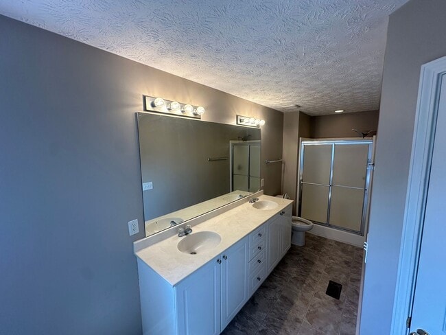 Building Photo - For Lease - 3 Bed, 2 Bath, 1850 Sqft, 0.33 acre lot