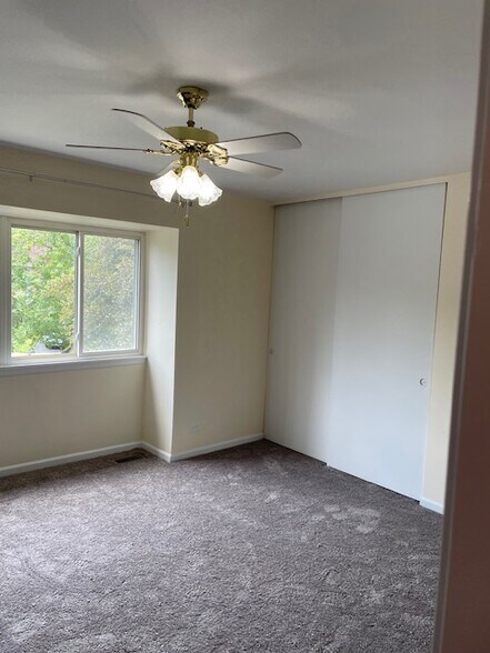 Building Photo - 521 N Woodfield Trl