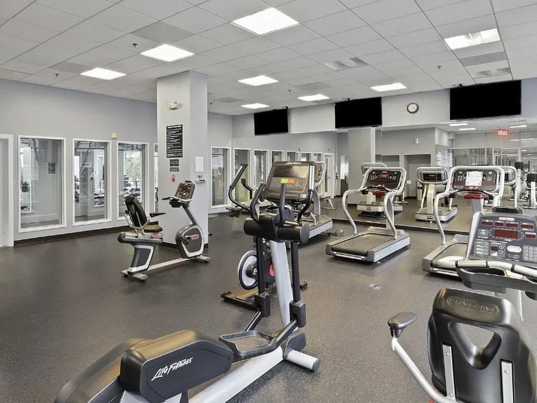 Building Photo - 355 I St SW